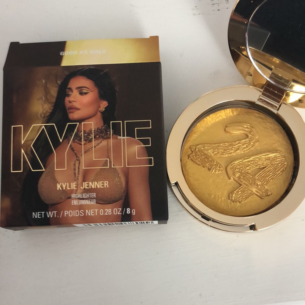 Kylie Jenner highlighter